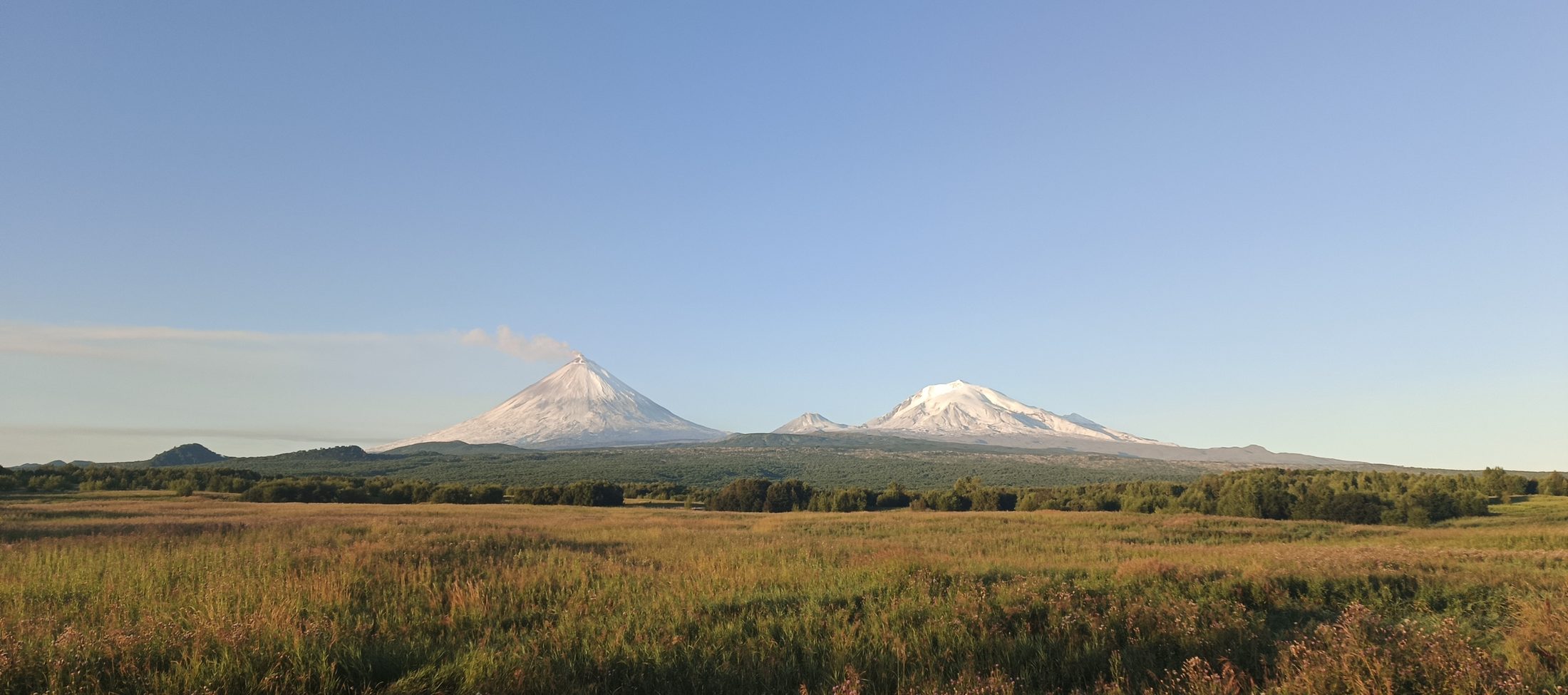 Ключевская сопка и Камень на рассвете